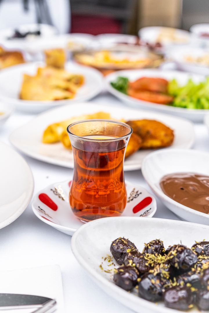 Hasır Wilmersdorf — Restaurantinterieur mit historischen Familienfotos, Berlin-Wilmersdorf